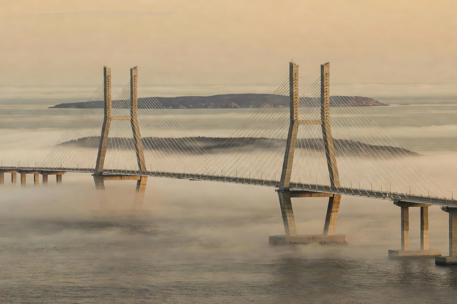 Pont de l’île Rousski à Vladivostok, pont à haubans reliant le continent à l’île Rousski